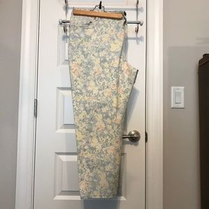 Roz & Ali 5-pocket multicolored pastel floral jeans (22)